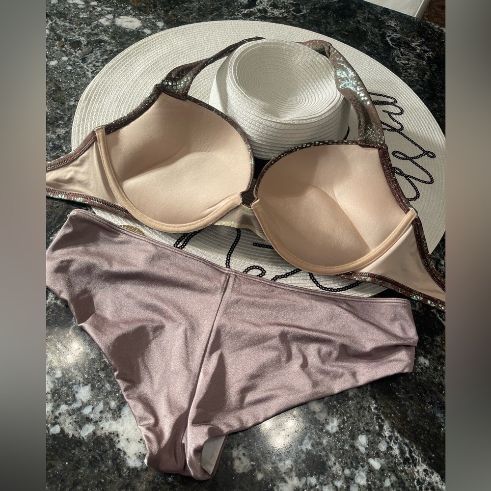 VS mermaid 🧜‍♀️ bombshell set 34D Top and M hoop nude bottoms - Picture 12 of 15